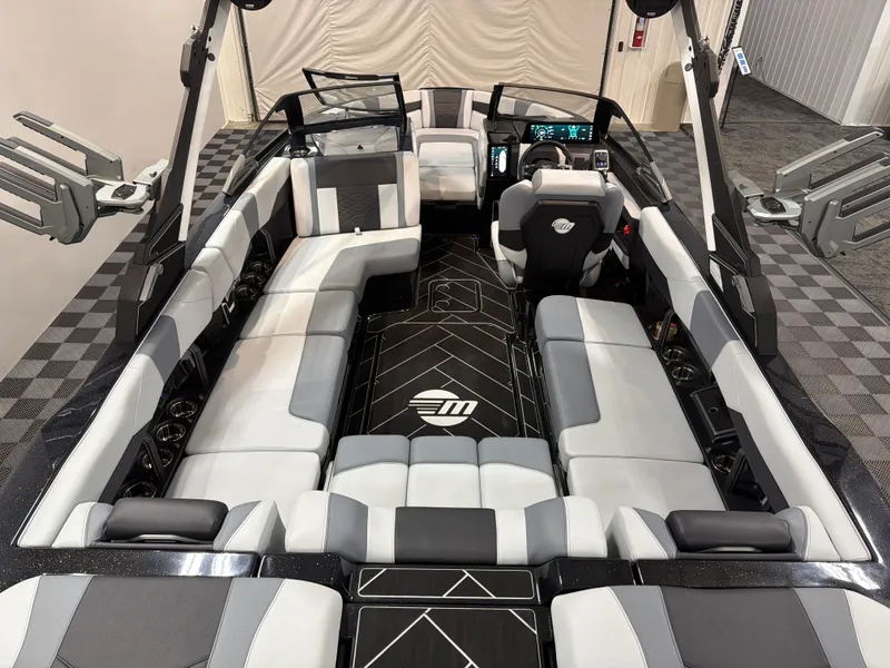 Slide: The Image of Malibu Wakesetter 23 LSV 2026 - 7