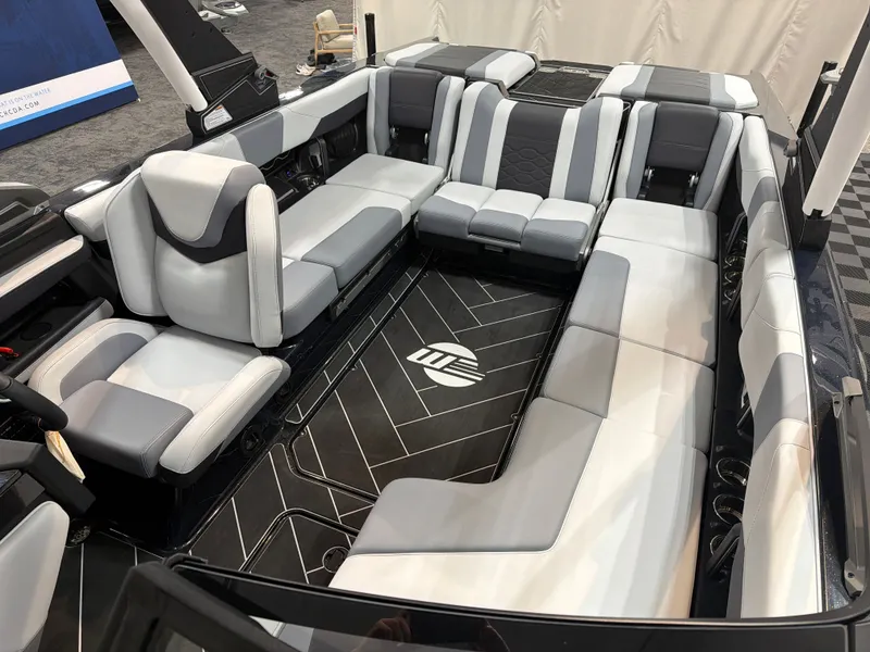 Slide: The Image of Malibu Wakesetter 23 LSV 2026 - 9