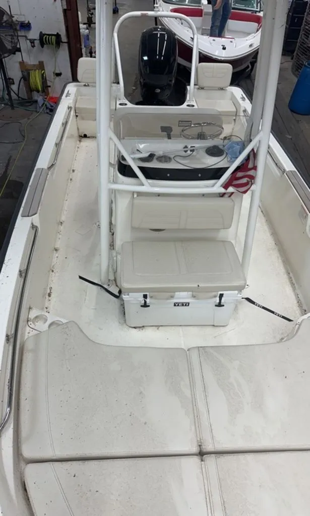 Slide: The Image of Boston Whaler 190 Montauk 2024 - 2