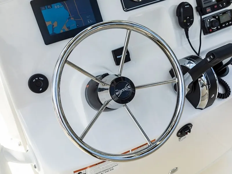 Slide: The Image of Boston Whaler 190 Montauk 2024 - 8