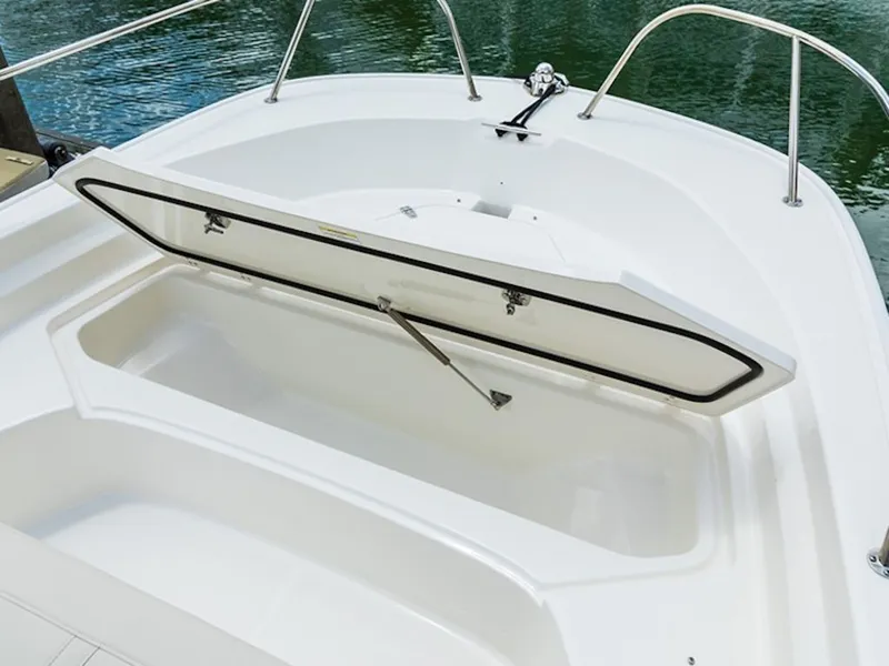 Slide: The Image of Boston Whaler 190 Montauk 2024 - 9