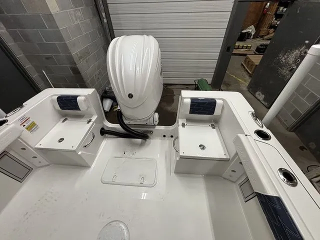 Slide: The Image of Parker Marine 230 Coastal Elite 2026 - 22