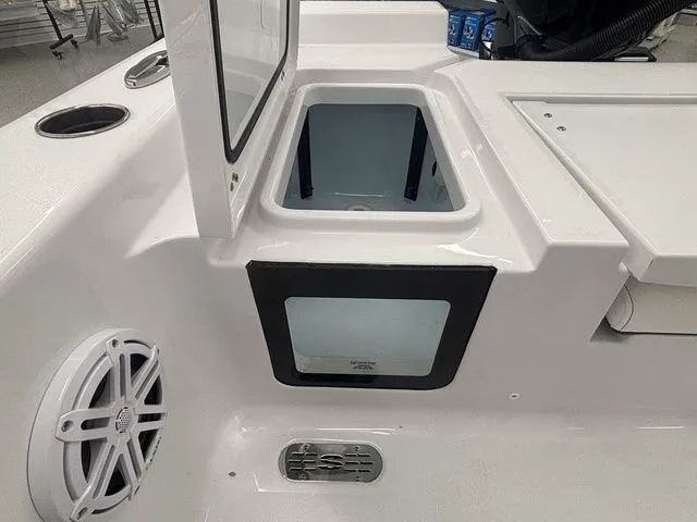 Slide: The Image of Sportsman Masters 227 Bay Boat 2026 - 16