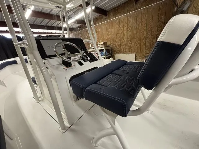 Slide: The Image of Parker Marine 230 Coastal Elite 2026 - 19