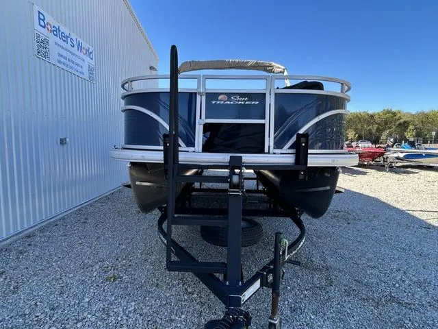 Slide: The Image of Sun Tracker Fishin' Barge 20 DLX 2024 - 10