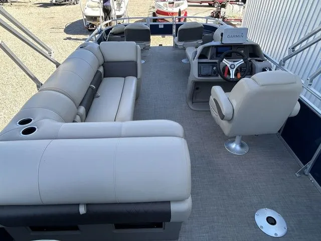 Slide: The Image of Sun Tracker Fishin' Barge 20 DLX 2024 - 14