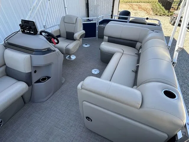 Slide: The Image of Sun Tracker Fishin' Barge 20 DLX 2024 - 20