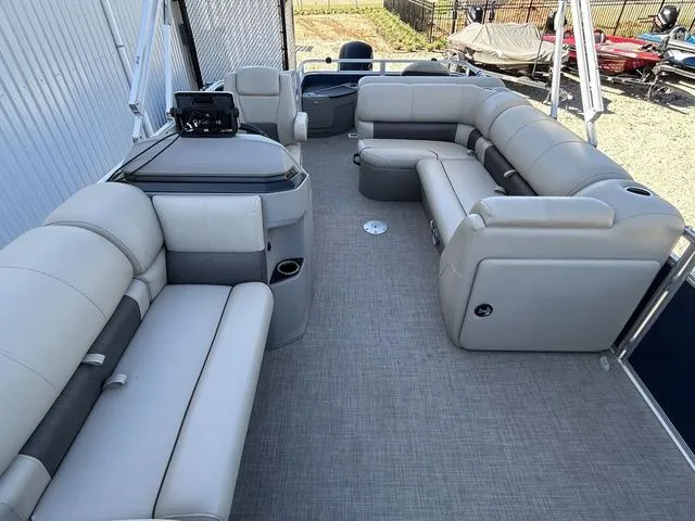 Slide: The Image of Sun Tracker Fishin' Barge 20 DLX 2024 - 21