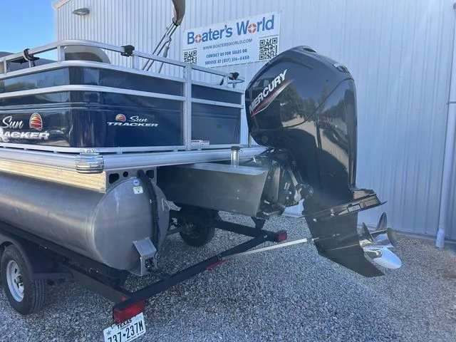 Slide: The Image of Sun Tracker Fishin' Barge 20 DLX 2024 - 5