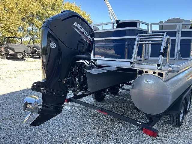 Slide: The Image of Sun Tracker Fishin' Barge 20 DLX 2024 - 7