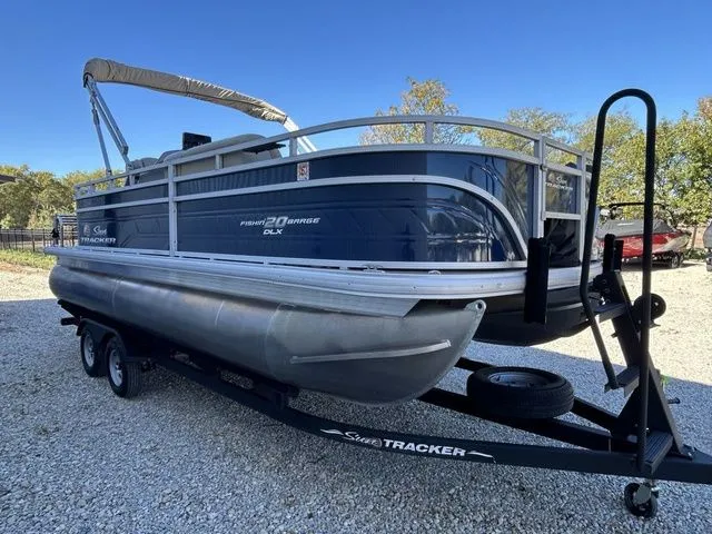 Slide: The Image of Sun Tracker Fishin' Barge 20 DLX 2024 - 9