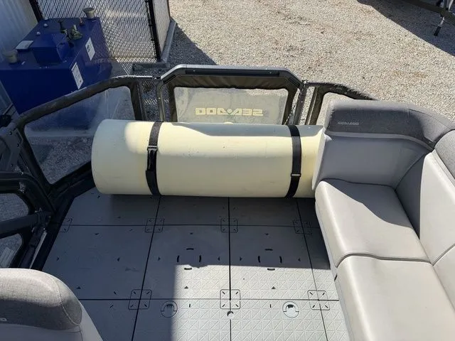 Slide: The Image of Sea-Doo Switch 19 2022 - 11