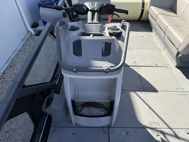 Slide: The Image of Sea-Doo Switch 19 2022 - 13