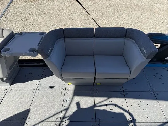 Slide: The Image of Sea-Doo Switch 19 2022 - 15