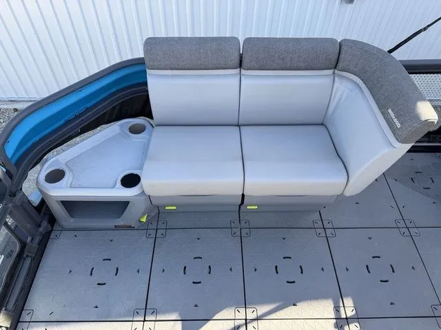 Slide: The Image of Sea-Doo Switch 19 2022 - 16