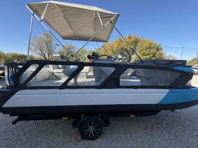 Slide: The Image of Sea-Doo Switch 19 2022 - 4