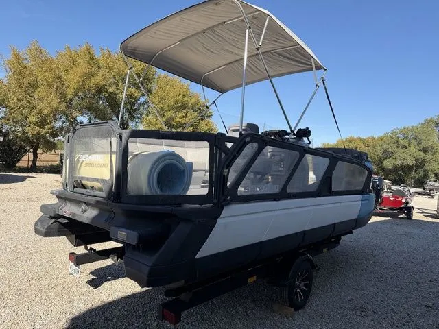 Slide: The Image of Sea-Doo Switch 19 2022 - 6