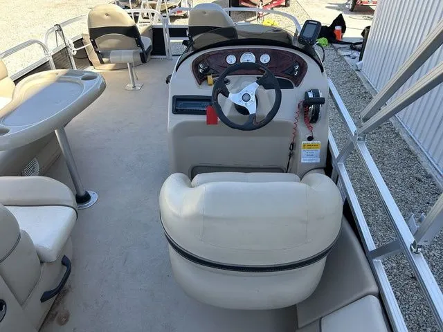 Slide: The Image of Sun Tracker Fishin' Barge 22 DLX 2013 - 10