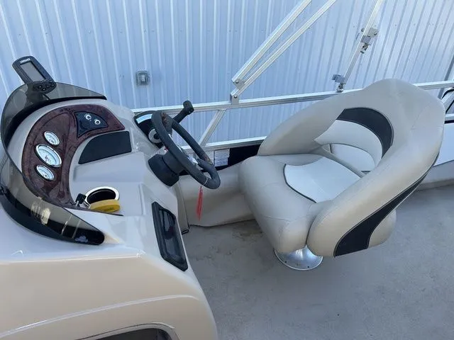 Slide: The Image of Sun Tracker Fishin' Barge 22 DLX 2013 - 12