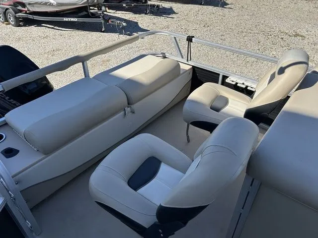 Slide: The Image of Sun Tracker Fishin' Barge 22 DLX 2013 - 13