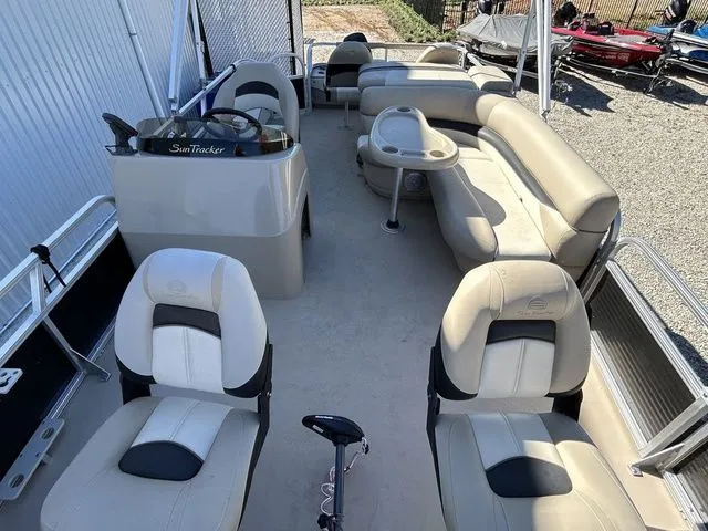 Slide: The Image of Sun Tracker Fishin' Barge 22 DLX 2013 - 16