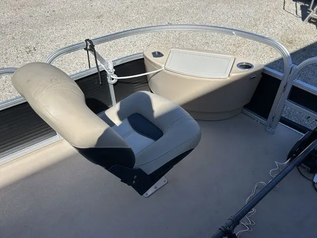 Slide: The Image of Sun Tracker Fishin' Barge 22 DLX 2013 - 18