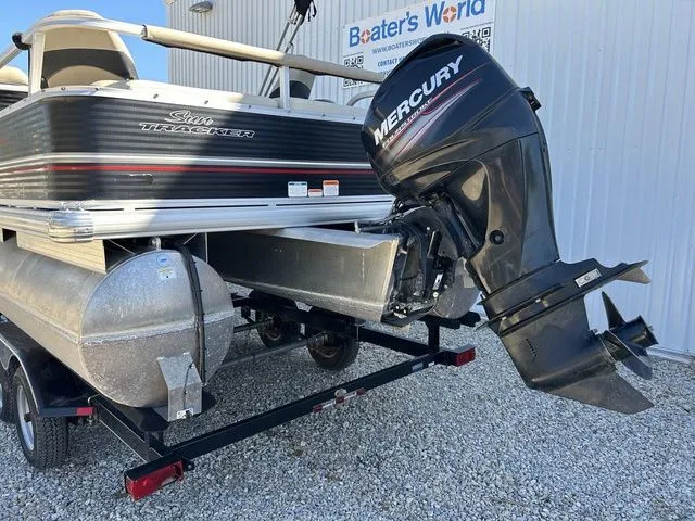 Slide: The Image of Sun Tracker Fishin' Barge 22 DLX 2013 - 5