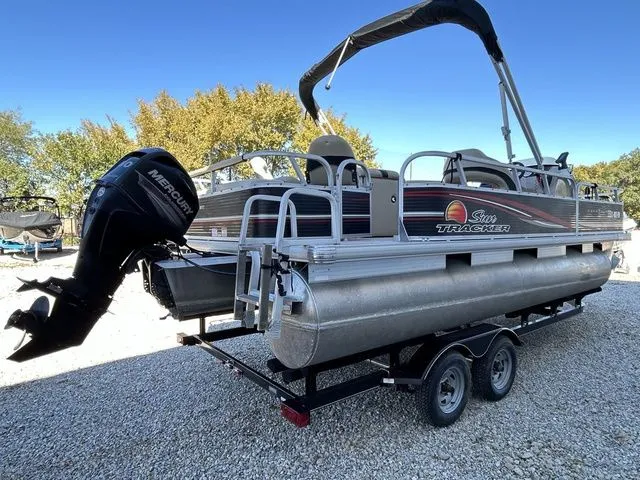 Slide: The Image of Sun Tracker Fishin' Barge 22 DLX 2013 - 6