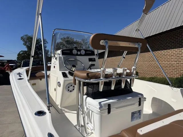 Slide: The Image of Pioneer 180 Islander 2026 - 10