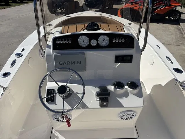 Slide: The Image of Pioneer 180 Islander 2026 - 15