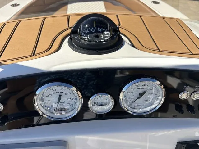 Slide: The Image of Pioneer 180 Islander 2026 - 19