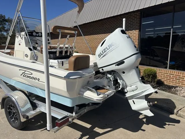 Slide: The Image of Pioneer 180 Islander 2026 - 3