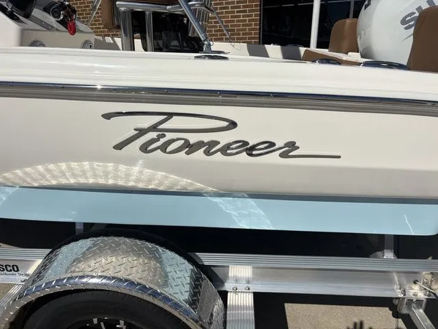 Slide: The Image of Pioneer 180 Islander 2026 - 35