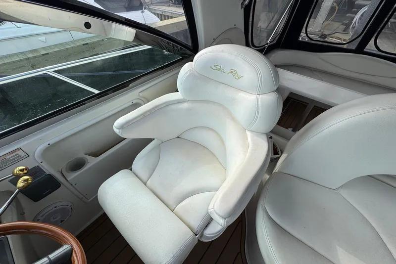 Slide: The Image of Captain's chair on 2000 Sea Ray 410 Sundancer yacht, featuring white leather upholstery. - 7