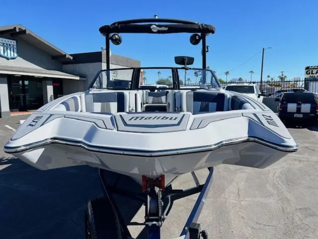 Slide: The Image of Malibu Wakesetter 24 MXZ 2022 - 11
