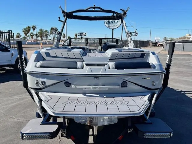 Slide: The Image of Malibu Wakesetter 24 MXZ 2022 - 15