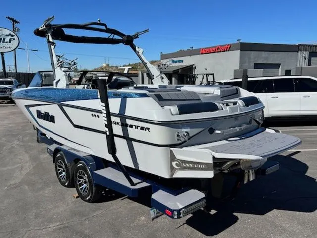 Slide: The Image of Malibu Wakesetter 24 MXZ 2022 - 16
