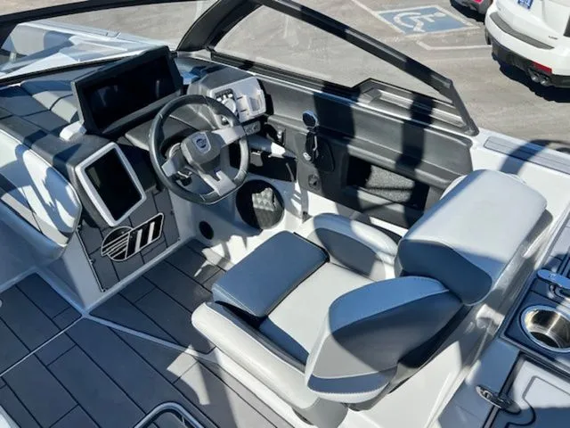Slide: The Image of Malibu Wakesetter 24 MXZ 2022 - 19