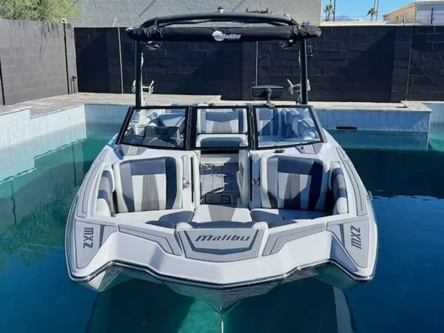 Slide: The Image of Malibu Wakesetter 24 MXZ 2022 - 2