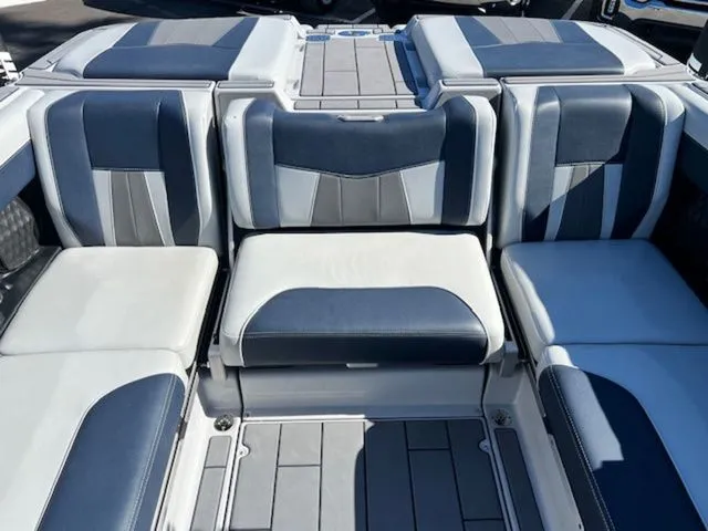 Slide: The Image of Malibu Wakesetter 24 MXZ 2022 - 22