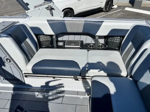 Slide: The Image of Malibu Wakesetter 24 MXZ 2022 - 23