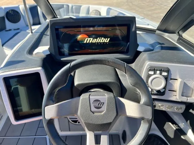 Slide: The Image of Malibu Wakesetter 24 MXZ 2022 - 28