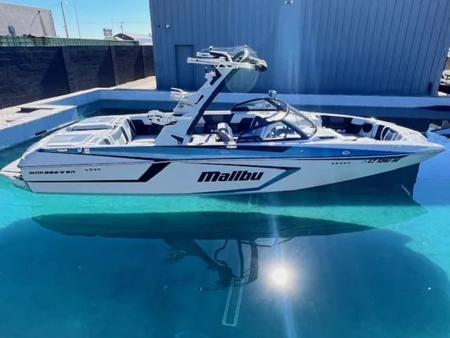 Slide: The Image of Malibu Wakesetter 24 MXZ 2022 - 4
