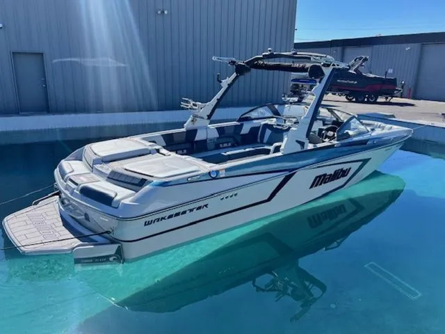 Slide: The Image of Malibu Wakesetter 24 MXZ 2022 - 5