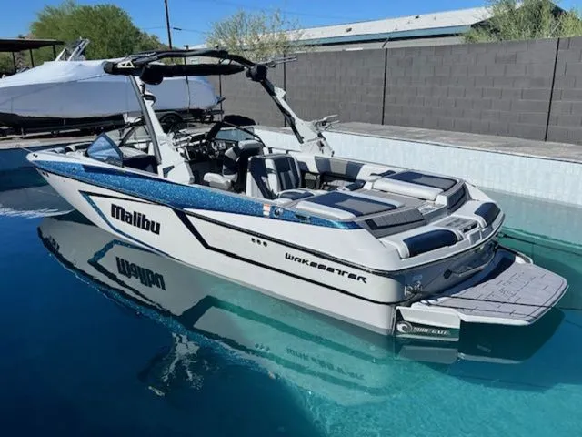 Slide: The Image of Malibu Wakesetter 24 MXZ 2022 - 7