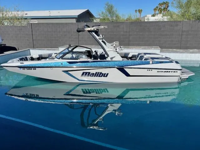 Slide: The Image of Malibu Wakesetter 24 MXZ 2022 - 8