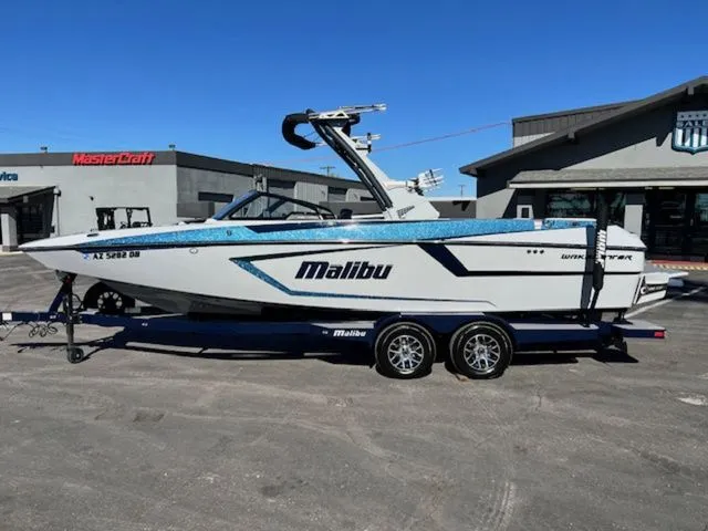 Slide: The Image of Malibu Wakesetter 24 MXZ 2022 - 9