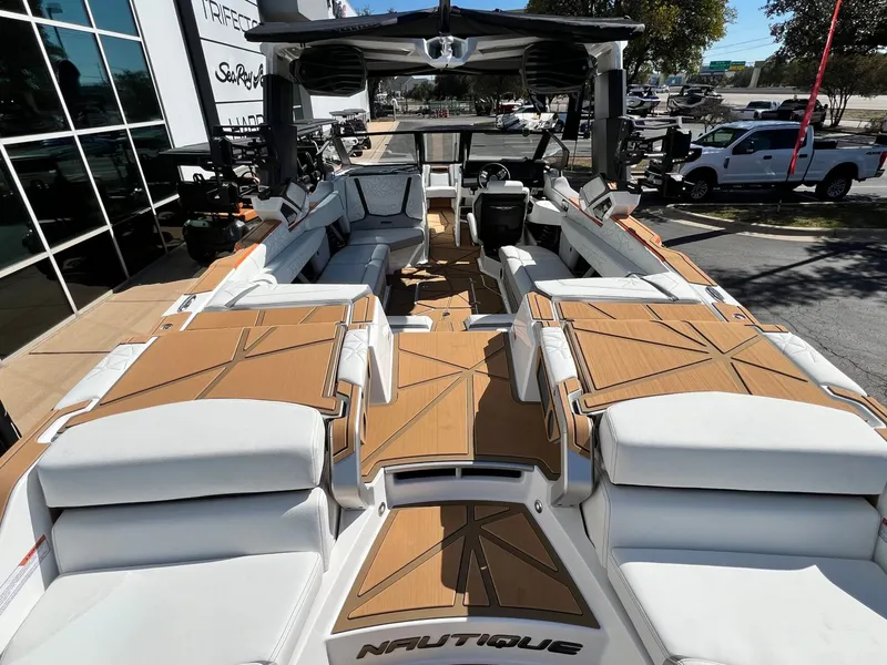Slide: The Image of Nautique Super Air Nautique G25 Paragon 2026 - 17