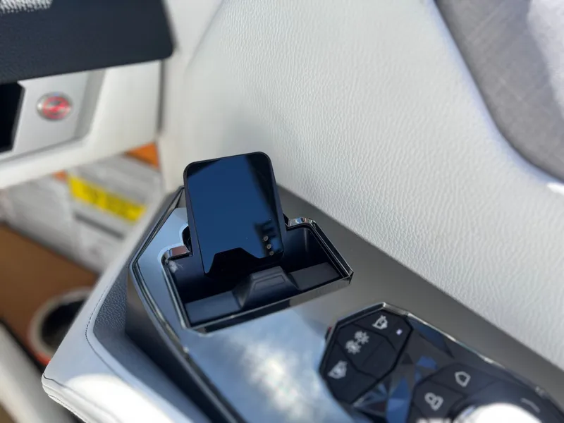 Slide: The Image of Nautique Super Air Nautique G25 Paragon 2026 - 36