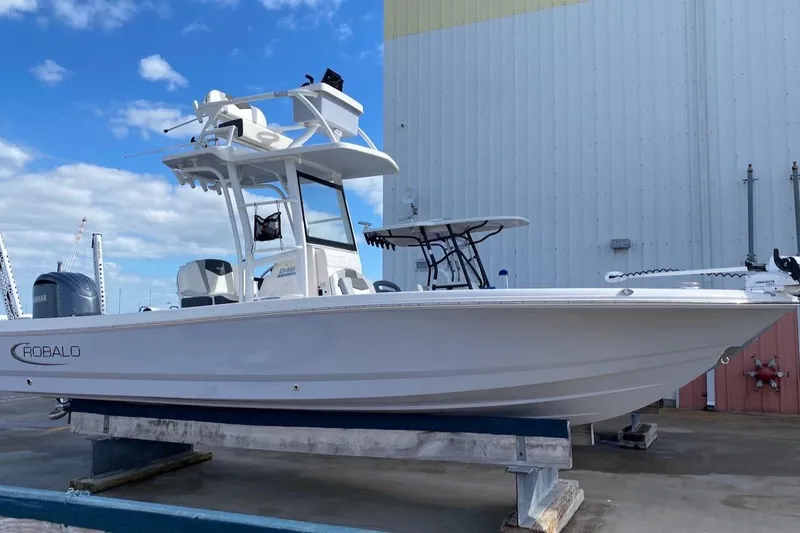 Slide: The Image of 2023 Robalo 246 Cayman SD boat on display, featuring sleek design and modern features. - 10